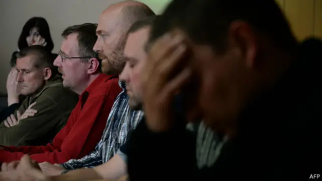 Захваченные наблюдатели ОБСЕ на пресс-конференции в Славянске