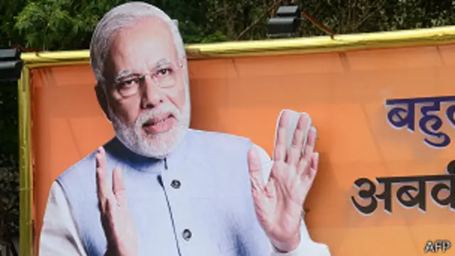 नरेंद्र मोदी, होर्डिंग