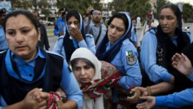 ہم حکومت کو زیادہ سے زیادہ ایک مہینے کا ٹائم دیں گے: آمنہ جنجوعہ