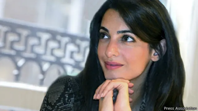 作为人权律师，阿拉姆丁曾为维基泄密网站创始人阿桑奇辩护，并曾任前联合国秘书长安南的叙利亚事务顾问。