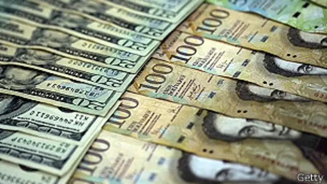 Bolívares y dólares