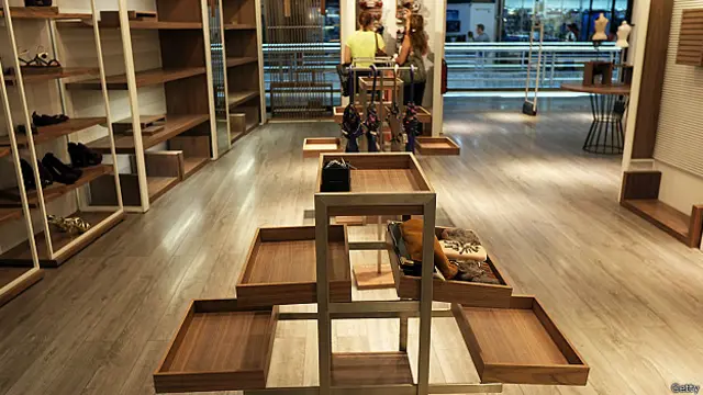 Zapatería semivacía en Caracas