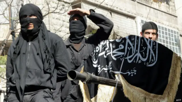 النصرت فرنٹ کا کہنا ہے کہ اس شخص نے حملہ کرنے کے لیے دھماکہ خیز مواد سے بھرا ٹرک استعمال کیا