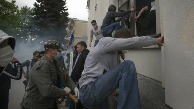 Захват здания администрации в Луганске