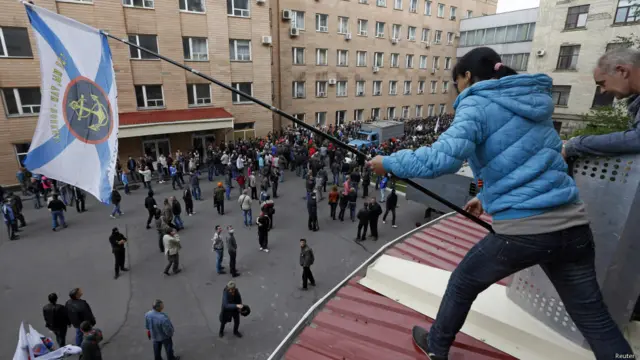 Захват здания администрации в Луганске