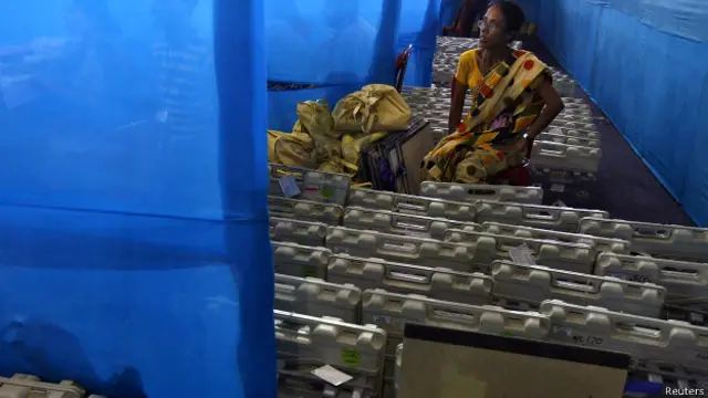 चुनाव अधिकारी 