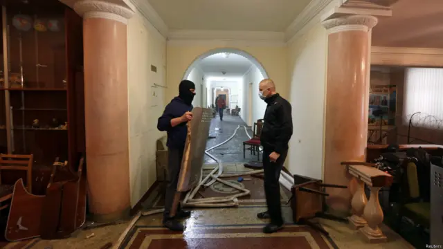 Захват здания администрации в Луганске