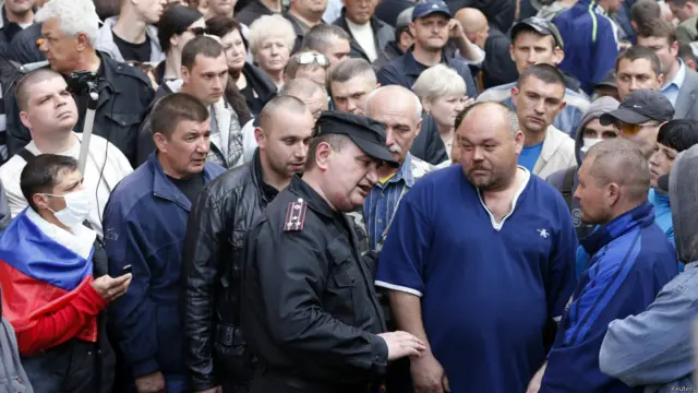 Захват здания администрации в Луганске