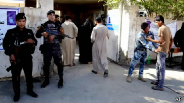 Plus de 9000 candidats se disputent 328 sièges parlementaires.