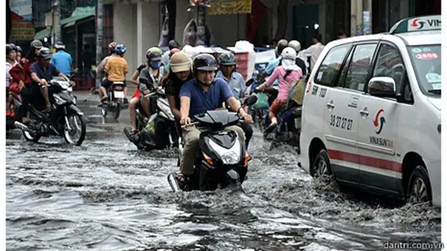 ... nhưng cảnh ngập lụt vẫn diễn ra thường xuyên