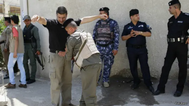 Обыски на избирательном участке в Багдаде