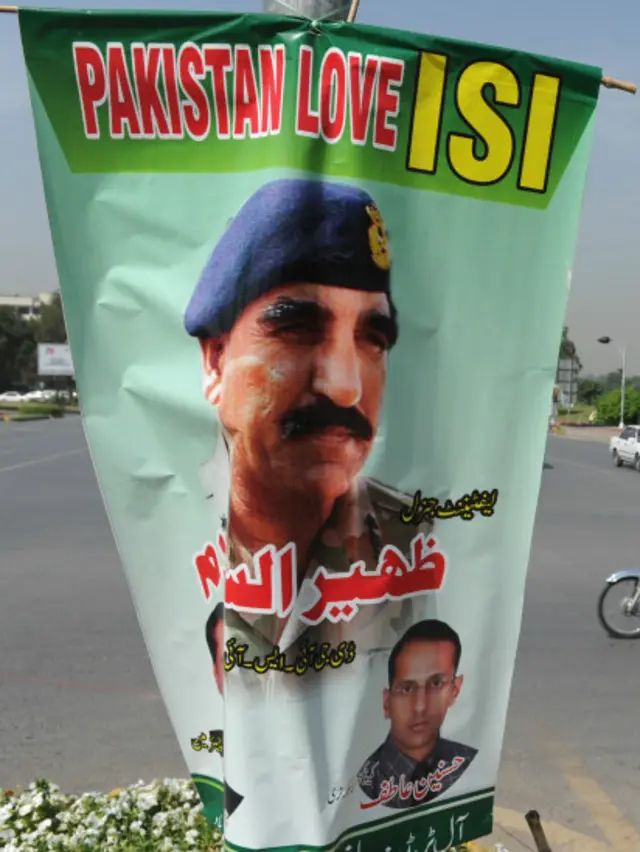 اسلام آباد کی شاہراہوں آئی ایس آئی کے حامی پوسٹروں سے بھری پڑی ہیں