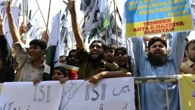 فوج کےحق میں مظاہرہ کرنے والے وہی ہیں جو اسامہ بن لادن کی ہلاکت کے بعد سڑکوں پر نکلے تھے