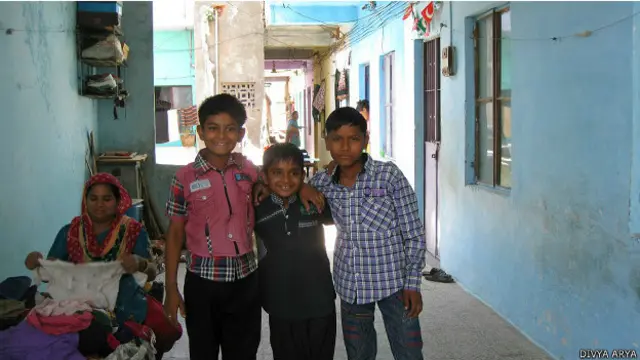 ایک سیکولر ملک میں یہ بچے ایسے ماحول میں پلتے ہیں جو دوسری مذاہب کے لوگوں سے بالکل کٹا ہوا ہے