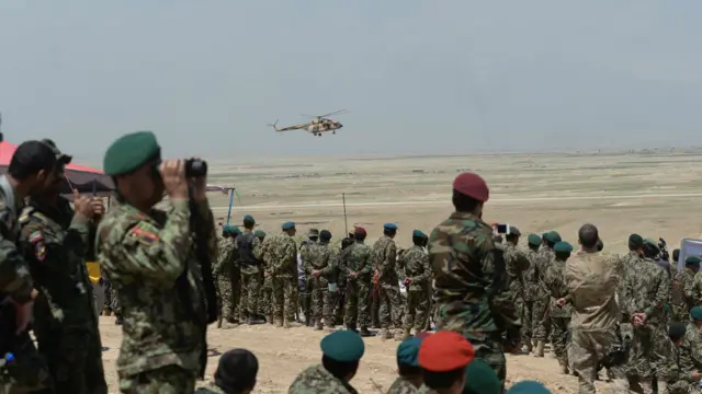 فوجی مشقوں کا سول اور فوجی حکام نے معائنہ کیا اور افغان نیشنل آرمی کے جوانوں کے پیشہ وارانہ معیار کو سراہا۔ 