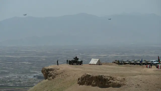 افغان نیشنل آرمی نے اپنی ذمہ داریاں پوری کرنی شروع کر دی ہے اور گذشتہ روز افغان نیشنل آرمی نے ملک کے جنوب میں تین سو طالبان کے حملے کو پسپا کیا ہے۔