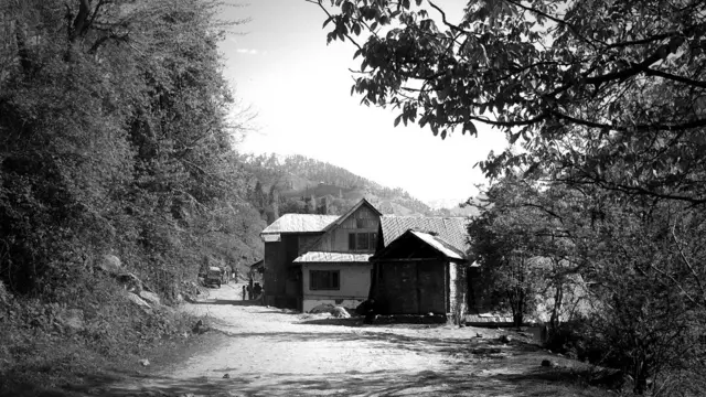 क़तार के आख़िरी, कश्मीर, नियंत्रण रेखा, आख़िरी गांव