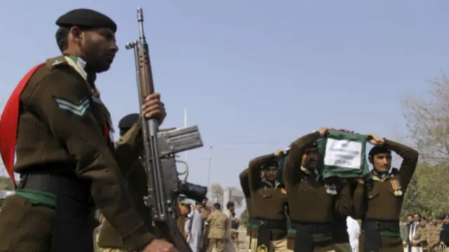 سکیورٹی ذرائع کے مطابق دھماکے میں جاں بحق اور زخمی ہونے والوں کو سی ایم ایچ میران شاہ اور بنوں کے ہسپتالوں میں منتقل کیا گیا