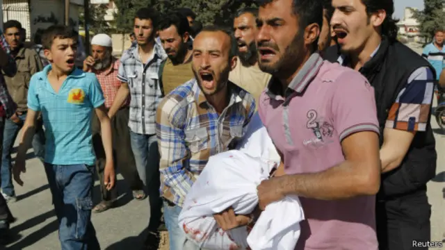 مصادر المعارضة تقول إن عشرة أطفال بين قتلى الغارة الجوية في حلب.