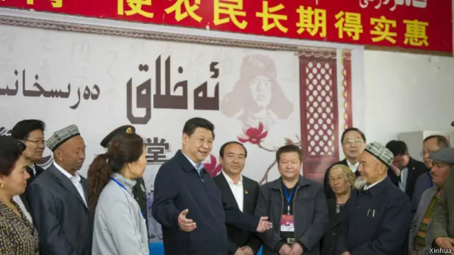 習近平視察新疆