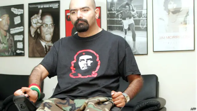 وہیل چیئر تک محدود سرمد کو 2005 میں پاکستان کے پہلے لاہور میراتھن میں واحد وہیل چیئر ایتھلیٹ ہونے کا اعزاز حاصل ہے