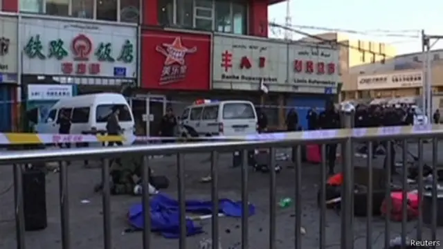 مقام‌های چینی خشونت‌های سین‌کیانگ را عمدتا به اقلیت مسلمان اویغور نسبت می‌دهند