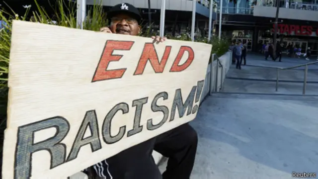 Cartel contra el racismo