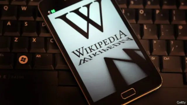 بي بي سي اكتشفت أن عبارة "جميع المسلمين إرهابيون" أضيفت إلى إحدى الصفحات التي تتحدث عن الحجاب.