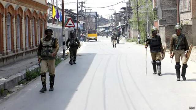 ۔۔۔ کشمیر میں انتخابات کے دو مرحلوں کے دوران کل ملا کر 25 فیصد ووٹنگ ہوئی