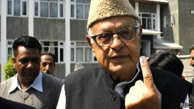 دوسری طرف بھارتی کانگریس یا بی جے پی کے اعلانیہ یا خفیہ اتحادیوں کا گروہ ہے جو کشمیر کے اقتدار کی دوڑ میں مصروف ہے