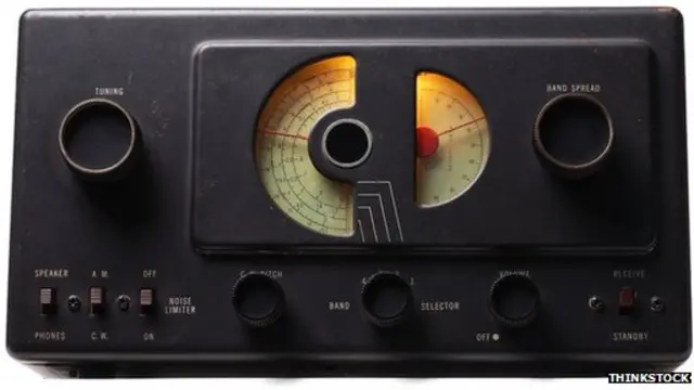 Se ha especulado que los clips pueden ser el equivalente moderno a las secuencias de</br>números emitidas por radio de onda corta.