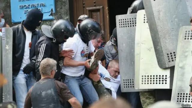 Захват прокуратуры в Донецке