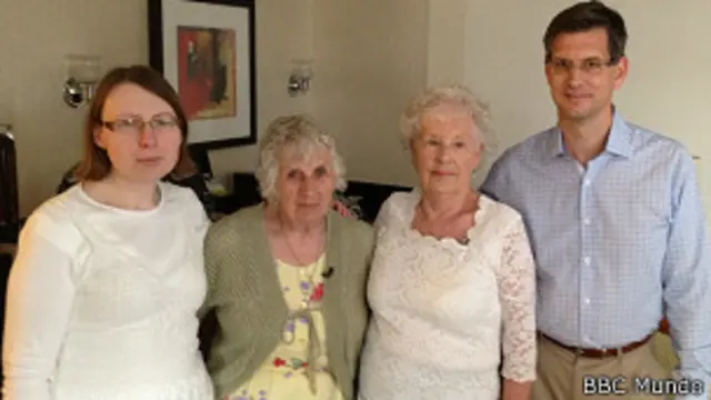 Ann y Elisabeth con sus respectivos hijos