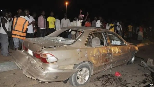 د چاودنې پروخت پر سړک سخته ګڼه ګوڼه وه، او ګڼ مساپر بسونو ته په انتظار وو