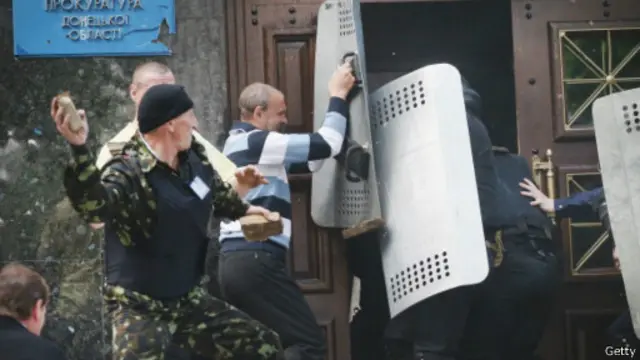 روز گذشته طرفداران روسیه دادستانی دونتسک را به تصرف درآوردند