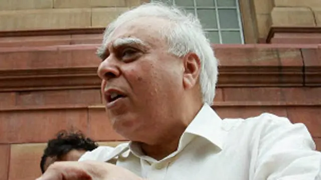 کپل موجودہ حکومت میں وزیرِ قانون کے عہدے پر فائز ہیں