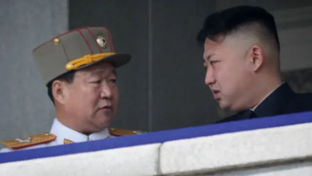 张承泽被处决后，外界曾普遍认为崔龙海（左）成为朝鲜“二号人物”