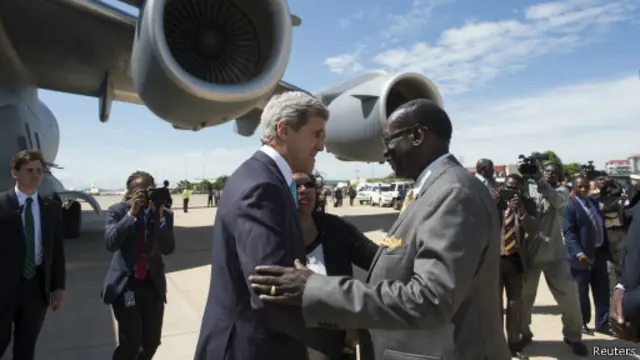 وصل كيري إلى جوبا والتقى الرئيس سلفا كير