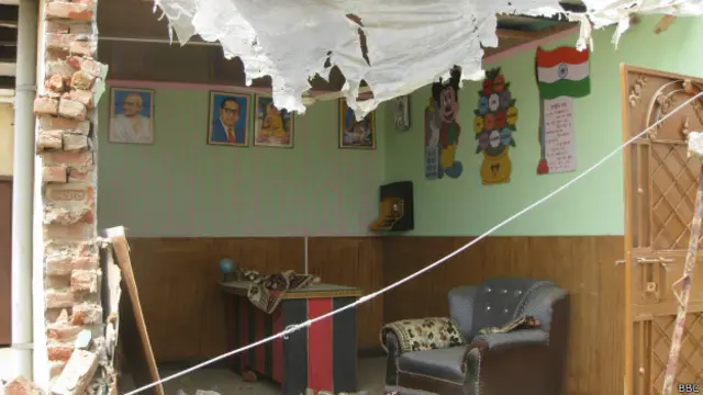 कनावनी गाँव में ध्वस्त स्कूल