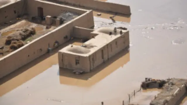 ځايي چارواکي وايي په قربانيانو کې ښځې او ماشومان هم شته. 