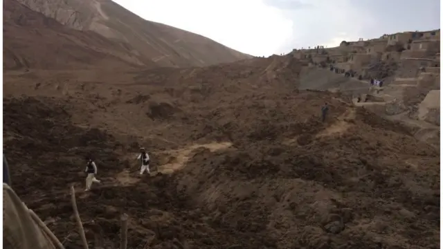 در اثر این حادثه 300 خانه بطور کامل ناپدید شده است.