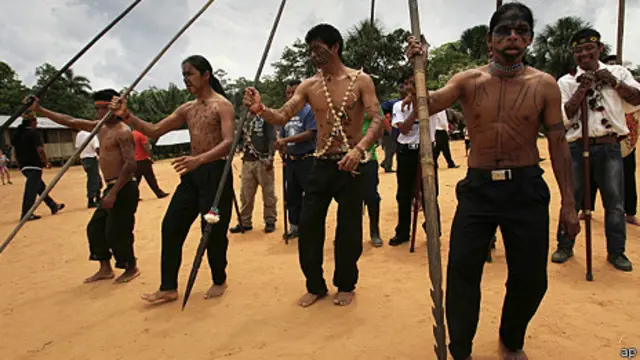 Indígenas sarayaku