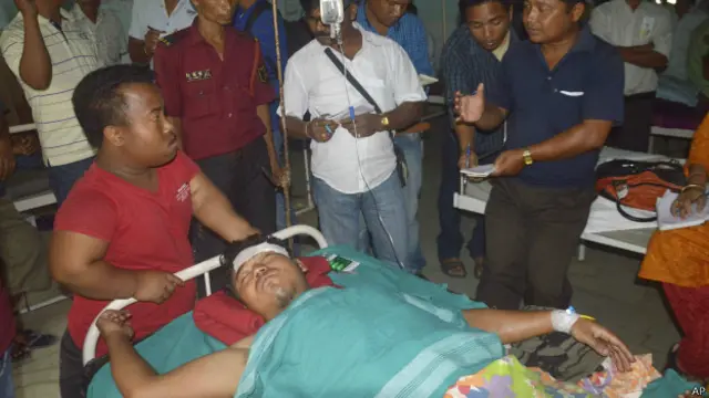 پولیس وايي ۱۰ یاغیانو ۲۰ کورونه سوځولی او ۱۲ کسان یې وژلي دي.