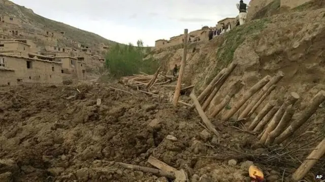 ولسوالی های بدخشان را کوه ها احاطه کرده و امدادرسانی به بسیاری از نقاط این ولایت کوهستانی دشوار است