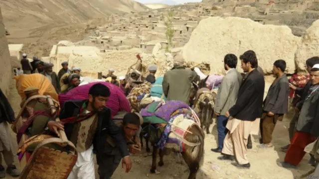 خلک له خپلو پاتې شویو اسبابو سره د پېښې په نژدې سیمه کې دي. 