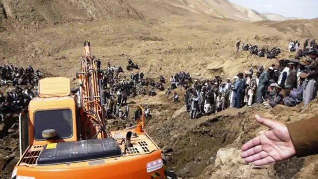 په افغانستان کې د نړیوالو مرستندویو ټولنو د اټکل له مخې، د بدخشان ځمکې ښویېدنې پېښه کې د قربانیانو شمېر ۲۷۰۰ کسانو ته رسېدلی.