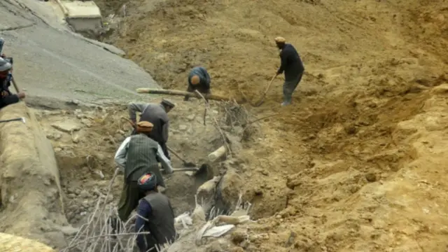 په کابل کې د ملګرو ملتونو استازولۍ په پېښه کې د څه باندې ۳۵۰ کسانو د وژل کېدو خبره تایید کړې ده، خو وايي چې لاهم تر دوو زرو د ډېرو ورکو شویو کسانو برخلیک نامالوم دی.