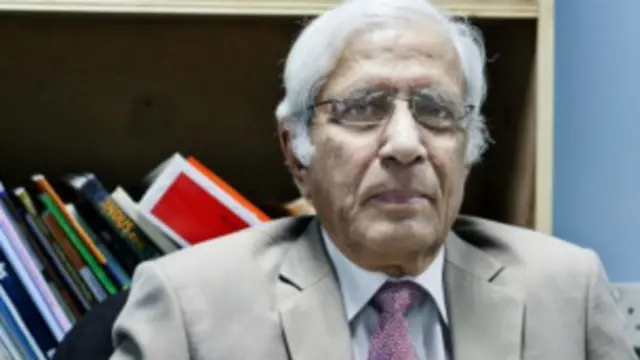 ایم ضیاء الدین کا شمار ملک کے مقتدر صحافیوں میں کیا جاتا ہے۔ 