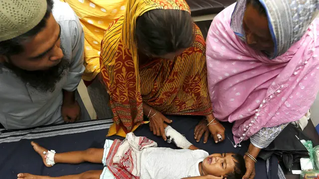 مسلمانوں کے گھروں پر ہونے والے حملوں میں عورتیں اور بچے بھی ہلاک اور زخمی ہوئے۔