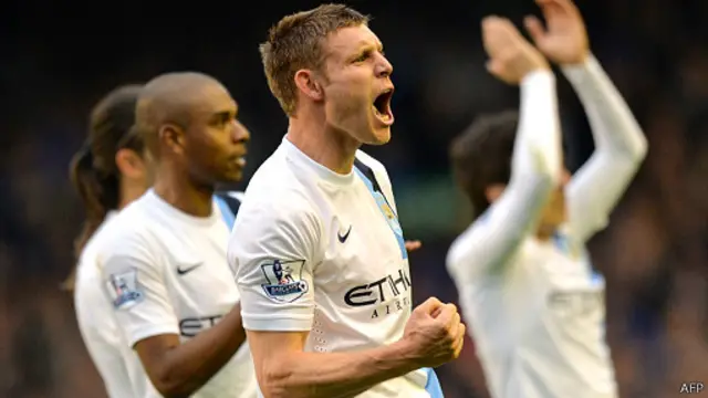 يتفوق مانشستر سيتي على ليفربول بفارق الأهداف 